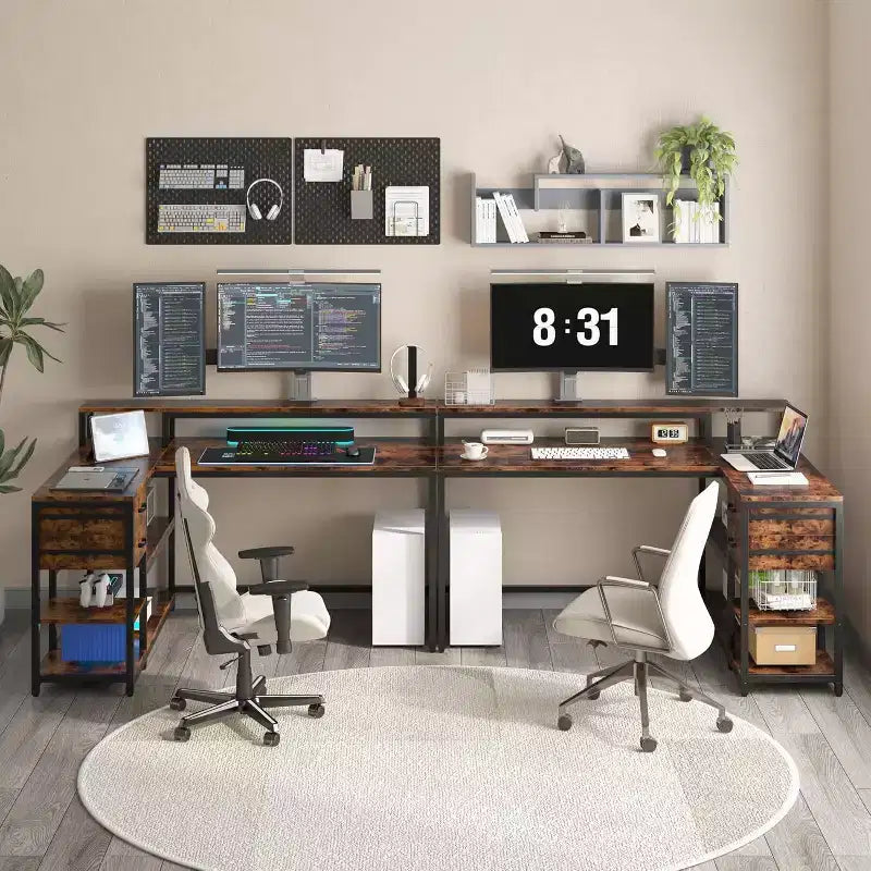 Bureau d'angle avec tiroirs et étagères de rangement, et support d'écran.