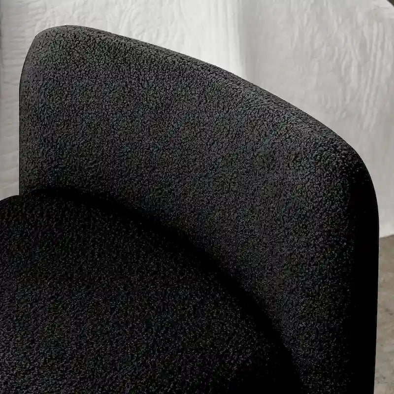 Banc capitonné en polyester avec piètement en H, design moderne et polyvalent.