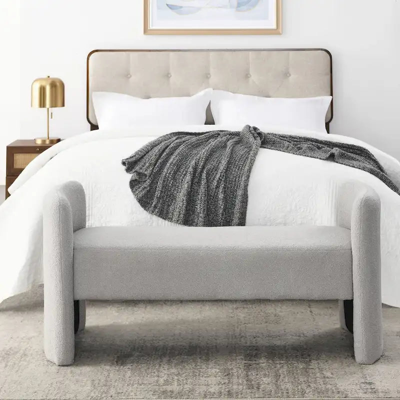 Banc capitonné en polyester avec piètement en H, design moderne et polyvalent.