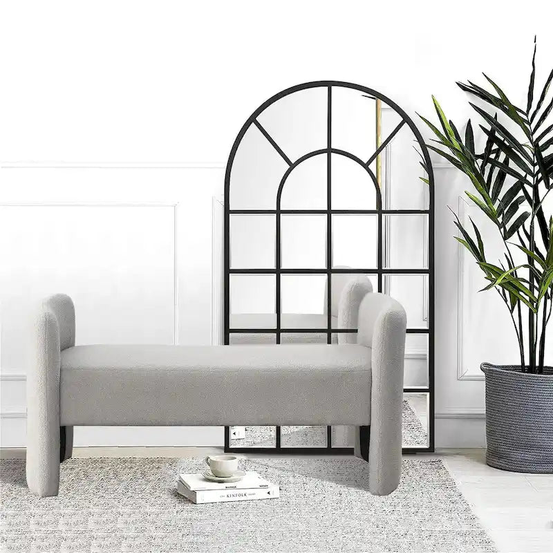 Banc capitonné en polyester avec piètement en H, design moderne et polyvalent.
