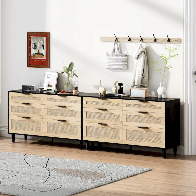 Commode six tiroirs en rotin avec poignées métalliques et pieds en bois