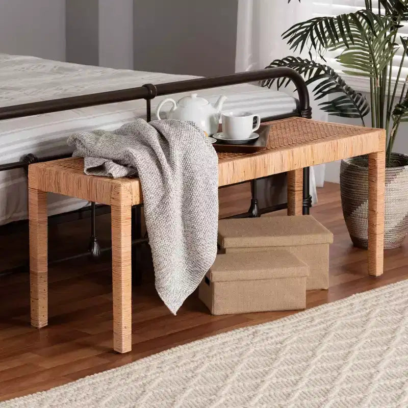 Long banc décoratif en rotin naturel et acajou