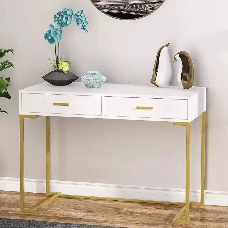 Bureau d'ordinateur moderne et minimaliste