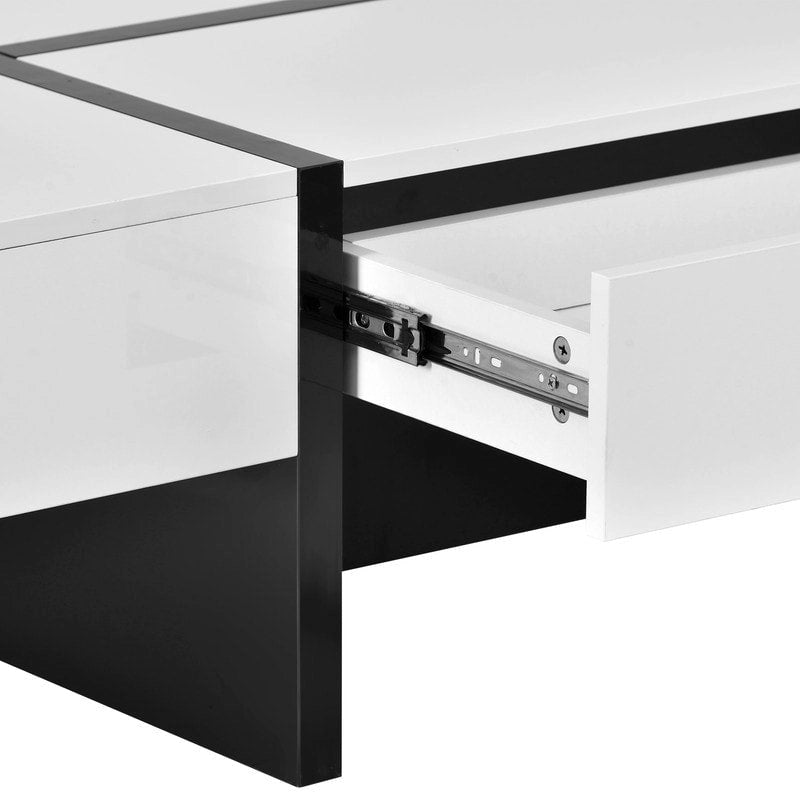 Table basse moderne à surface très brillante
