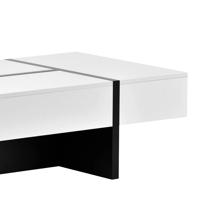 Table basse moderne à surface très brillante