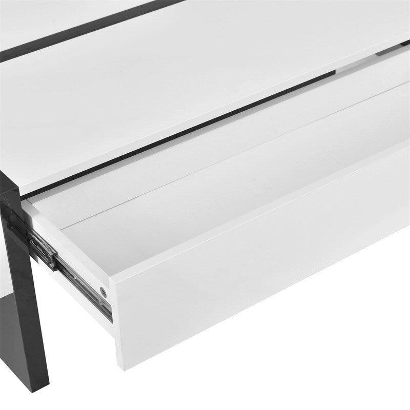 Table basse moderne à surface très brillante